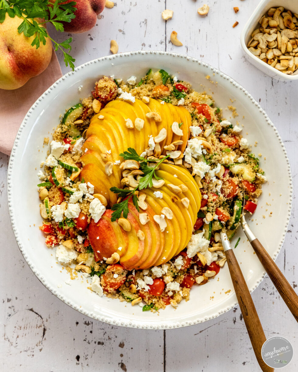 Bulgur Salat mit weißen Pfirsichen - Rezept - naschware.de