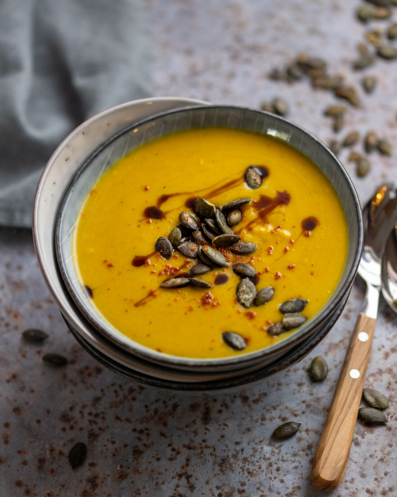 Kürbis-Apfel Suppe mit frischem Ingwer - Rezept - naschware.de Kürbis-Apfel Suppe mit frischem Ingwer - Rezept - naschware.de